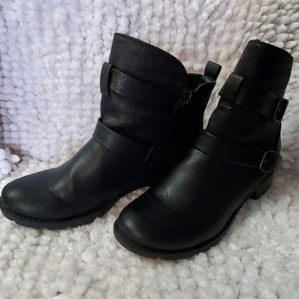CROFT & BARROW BLACK BOOTIES SIZE 6M SUPER COND.